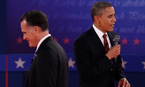 Второй из трех раундов дебатов проходил в Университете Хофстры в городе Хемпстед, штат Нью-Йорк. В отличие от первой встречи Обамы и Ромни, на этот раз вопросы кандидатам мог задавать не только ведущий (им во вторник была главный политической обозреватель CNN Кэнди Кроули), но и слушатели.