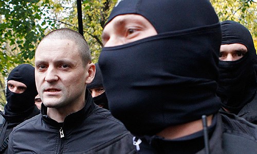 Следственный комитет возбудил уголовное дело в отношении координатора "Левого фронта" Сергея Удальцова и ряда других оппозиционеров по факту приготовления к организации массовых беспорядков. "Уголовное дело возбуждено по ст. 30 и 212 УК РФ ("Приготовление к организациям массовых беспорядков")", - сообщил "Интерфаксу" рано утром в среду официальный представитель СКР Владимир Маркин.