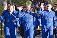На борту пилотируемого корабля - российско-американский экипаж 34-й длительной экспедиции. В его составе россияне Олег Новицкий и Евгений Тарелкин, а также астронавт НАСА Кевин Форд, которым предстоит шестимесячная вахта на борту МКС.