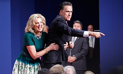 Согласно данным американского телеканала CBS, за Барака Обаму отдали голоса 53% избирателей, за его основного конкурента Митта Ромни - 23%, не определились с выбором - 24%. Погрешность составляет 4%.