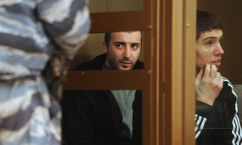 Ислам Яндиев и Башир Хамхоев (слева направо), обвиняемые по делу о теракте в аэропорту "Домодедово" 25 января 2011, в Московском областном суде.