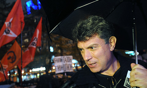 Сопредседатель Партии Народной Свободы Борис Немцов во время митинга в поддержку политзаключенных в Новопушкинском сквере.