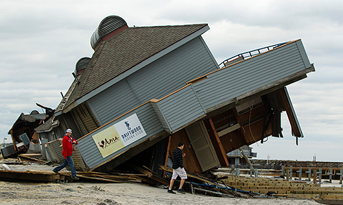 Ураган "Сэнди" в Нью-Йорке и ряде других городов на северо-востоке США сопровождался сильным наводнением. Число жертв урагана, по последним данным, составляет 72 человека. Помимо города и штата Нью-Йорк, к наиболее пострадавшим регионам относятся штаты Мэриленд и Нью-Джерси.