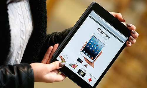 Компания Apple в пятницу, 2 ноября, начала продажи планшетов iPad mini и iPad четвертого поколения в 34 странах мира.