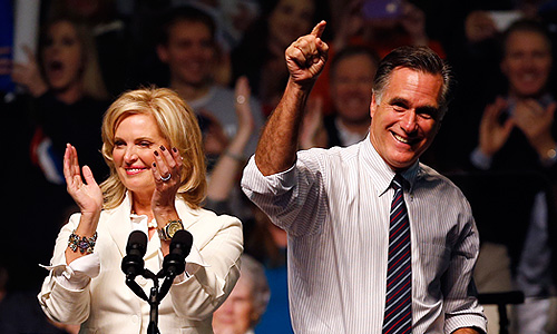 К финишной прямой главные претенденты на президентский пост - действующий глава государства демократ Барак Обама и представитель Республиканской партии Митт Ромни - подошли практически с равными шансами.