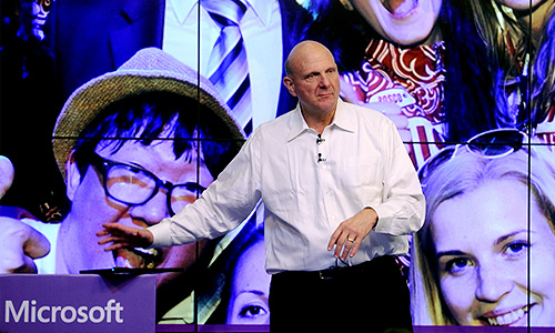 Исполнительный директор корпорации Microsoft Стивен Балмер во время выступления в рамках ежегодного мероприятия Microsoft Student Day 3.0 в бизнес-центре Digital October.