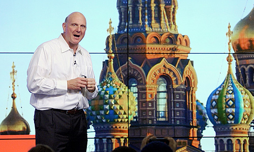 Исполнительный директор корпорации Microsoft Стивен Балмер во время выступления в рамках ежегодного мероприятия Microsoft Student Day 3.0 в бизнес-центре Digital October.