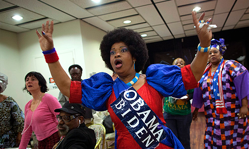 Люди, собравшиеся в штабе Обамы, получив эти предварительные данные, начали праздновать победу. Тысячи сторонников действующего президента также празднуют его победу в центре Нью-Йорка, Бостона, Чикаго и других крупных американских городов.