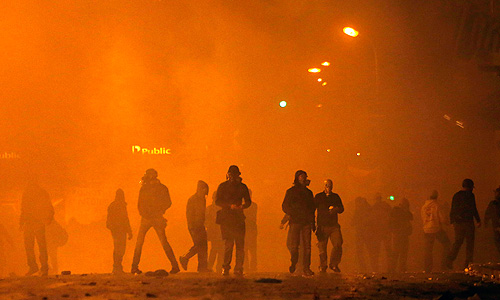 Новые меры экономии сократят ВВП Греции на 9% за два года и, скорее всего, будут способствовать дальнейшему росту безработицы, которая и так превышает 25%. И поскольку греческая экономика сжимается быстрее, чем предполагалось ранее, в 2015-2016 годах потребуется сэкономить еще порядка 4 млрд евро, чтобы выполнить поставленные перед страной задачи по снижению бюджетного дефицита и госдолга.