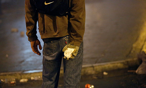 Демонстранты в Афинах протестуют против мер жесткой экономии, принимаемых греческими властями.