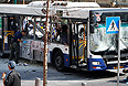 Взрыв в автобусе произошел в Тель-Авиве. Ранения получил 21 человек, двое находятся в тяжелом состоянии. Ответственность за теракт взял на себя ХАМАС. Жители Газы встретили сообщение о взрыве с радостью.