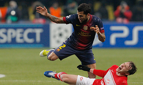 "Спартак" не сумел оказать сопротивления "Барселоне", уступив одному из грандов мирового футбола дома со счетом 0:3 в матче Лиги чемпионов. Каталонцы набирают 12 очков и гарантируют себе место в 1/8 финала, "Спартак" же после победы "Бенфики" над "Селтиком" потерял шансы даже на выход в Лигу Европы.