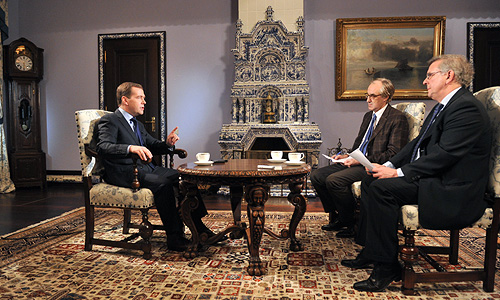 "В отношении государственной измены, на мой взгляд, речь идет о достаточно юридико-технической проблеме изменения отдельных квалифицирующих обстоятельств по соответствующему уголовному составу. Ничего там сверхъестественного не изменилось: это вопрос юридической техники", - сказал он.