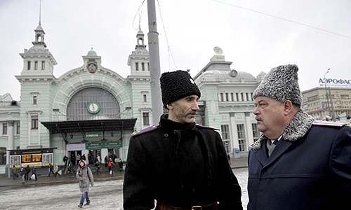 Во время патрулирования площади Белорусского вокзала участниками казачьей народной дружины.