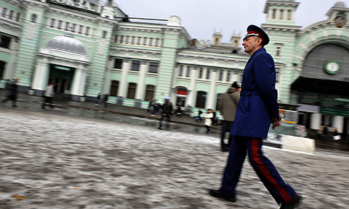Во время патрулирования площади Белорусского вокзала участниками казачьей народной дружины.