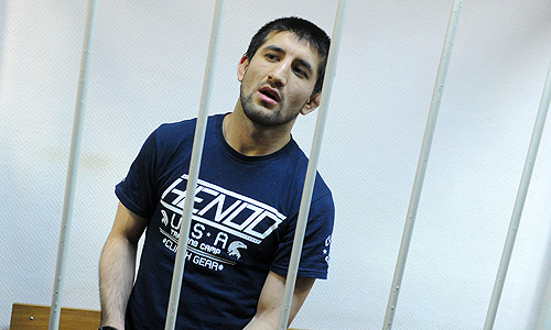 Спортсмен Расул Мирзаев, обвиняемый в смерти 19-летнего студента Ивана Агафонова, во время оглашения приговора в Замоскворецком суде. Р.Мирзаев признан виновным в причинении смерти по неосторожности.