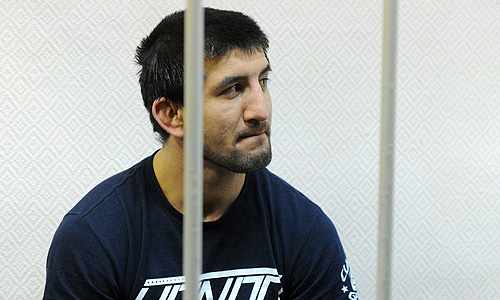 Спортсмен Расул Мирзаев, обвиняемый в смерти 19-летнего студента Ивана Агафонова, во время оглашения приговора в Замоскворецком суде. Р.Мирзаев признан виновным в причинении смерти по неосторожности.