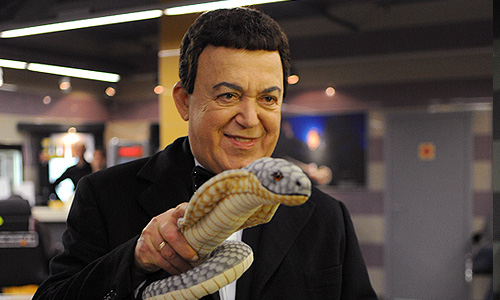 Певец Иосиф Кобзон перед началом шоу-концерта "Песня года-2012" в СК "Олимпийский".