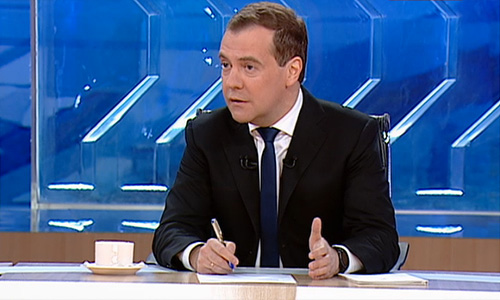 Премьер-министр в прямом эфире отвечает на вопросы представителей "Первого канала", ВГТРК, НТВ, РЕН ТВ и телеканала "Дождь".