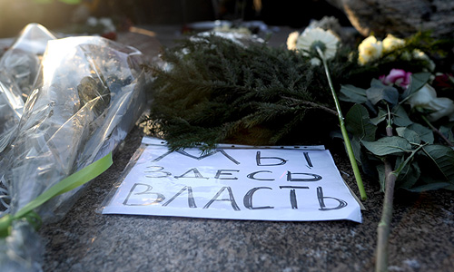 Со стороны Китай-Города на площадь пришел Алексей Навальный, его встретили овациями, полиция не препятствует.
