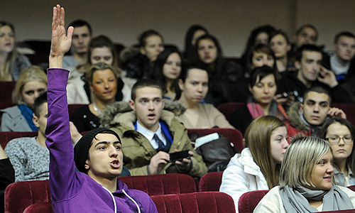 Студенты РГТЭУ проводят забастовку против включения института в список неэффективных вузов. Ректор написал письмо президенту с просьбой восстановить справедливость.