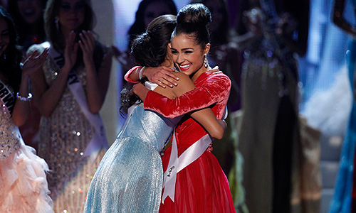 20-летняя американка Оливия Кульпо признана "Мисс Вселенной" на конкурсе в Лас-Вегасе (штат Невада, США). В финал конкурса также вышли представительница Филиппин Джанин Тугонон, представительница Бразилии Габриэла Маркус и представительница Венесуэлы София Эссер. Титул "Мисс Вселенной" перешел к Кульпо от представительницы Анголы Лейлы Лопиш, которая победила на этом конкурсе в прошлом году.