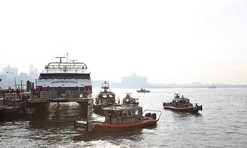 Паром врезался в пирс в Нью-Йорке.