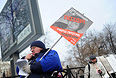 В центре Москвы проходит акция протеста против "закона Димы Яковлева", который запрещает американцам усыновлять российских сирот.