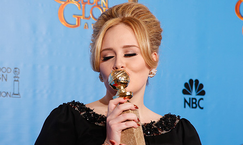 Певица Адель получила "Золотой глобус" за песню "Скайфолл" для одноименного фильма.