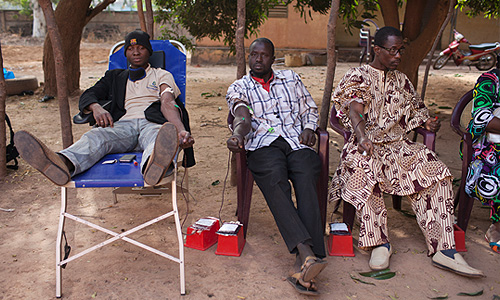 На минувшей неделе по просьбе малийских властей Франция направила в Мали группу своих военнослужащих для оказания помощи в противодействии наступлению связанных с "Аль-Каидой" исламистов на столицу страны. Это решение в полной мере соответствует резолюции СБ ООН от декабря 2012 года, которая была принята единогласно.