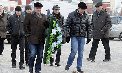 Церемония похорон криминального авторитета Аслана Усояна (Дед Хасан) завершилась на Хованском кладбище в Москве без происшествий.