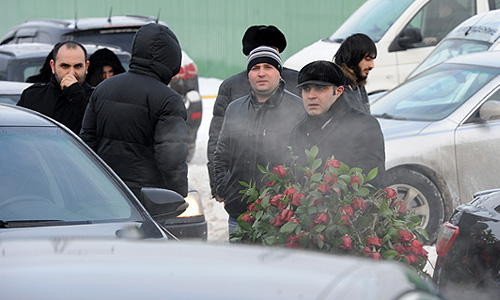 Церемония похорон криминального авторитета Аслана Усояна (Дед Хасан) завершилась на Хованском кладбище в Москве без происшествий.