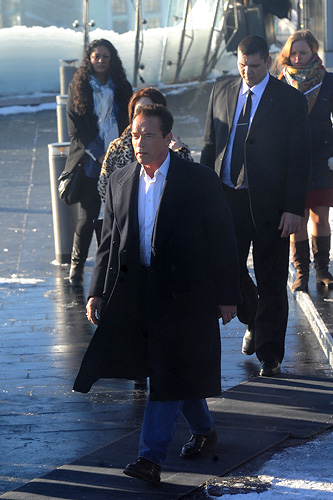 Актер Арнольд Шварценеггер во время фотосессии на крыше отеля Ritz-Carlton.