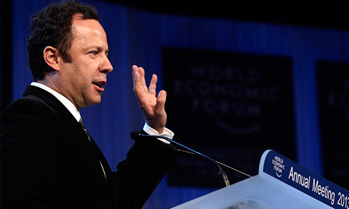 Тема форума - "Гибкий динамизм" (Resilient Dynamism) - отражает понимание того, что восстановить докризисные темпы развития экономики в обозримом будущем не удастся, и мировым лидерам политики и бизнеса предстоит искать новые источники роста.