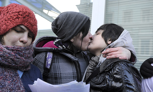 Конфликт между сторонниками и противниками закона о пропаганде гомосексуализма.