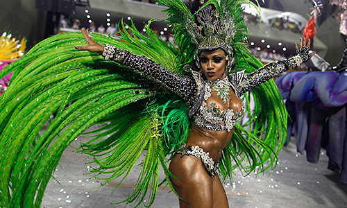 В Рио-де-Жанейро проходит традиционный карнавал - самый большой, самый красочный и самый эмоциональный праздник страны.