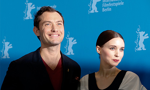 Джуд Лоу и Руни Мара представили в Берлине фильм "Побочный эффект".