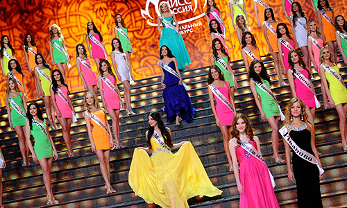 Во время финального шоу национального конкурса красоты "Мисс Россия-2013"