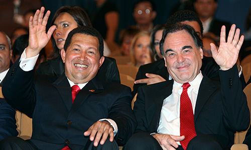 Уго Чавес и режиссер Оливер Стоун на 66-м Венецианском кинофестивале на показе фильма "К Югу от границы".