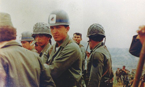 Уго Чавес в годы прохождения военной службы.