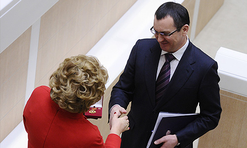 Спикер Совета Федерации РФ Валентина Матвиенко и министр сельского хозяйства РФ Николай Федоров во время "правительственного часа" в Совете Федерации РФ.