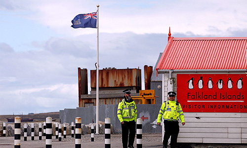 По официальным данным, 98,8% проголосовавших на референдуме избирателей хотят, чтобы острова остались заморской территорией Великобритании. В общей сложности, в голосовании приняли участие около 1,5 тыс. человек - около 92% избирателей.