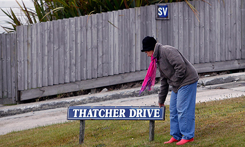 По официальным данным, 98,8% проголосовавших на референдуме избирателей хотят, чтобы острова остались заморской территорией Великобритании. В общей сложности, в голосовании приняли участие около 1,5 тыс. человек - около 92% избирателей.