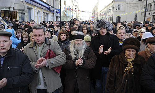 Во время церемонии прощания с актером Андреем Паниным у здания Московского Художественного театра имени Чехова в Камергерском переулке.