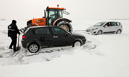 Снежная буря серьезно осложнила дорожно-транспортную ситуацию в Англии, Бельгии, Германии и Франции. По информации газеты Guardian, обильный снегопад и гололед стали причиной 50-километровой пробки на северо-востоке Англии, водители оказались заблокированными на дороге на 10 часов. Больше всего в результате непогоды было затруднено движение на автодорогах графств Суссекс и Кент.