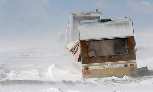 Снежная буря серьезно осложнила дорожно-транспортную ситуацию в Англии, Бельгии, Германии и Франции. По информации газеты Guardian, обильный снегопад и гололед стали причиной 50-километровой пробки на северо-востоке Англии, водители оказались заблокированными на дороге на 10 часов. Больше всего в результате непогоды было затруднено движение на автодорогах графств Суссекс и Кент.