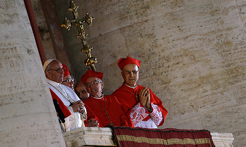 Кардиналы-выборщики на конклаве в Ватикане уже на второй день выбрали нового папу римского. Для этого им понадобилось пять раундов голосования. Таким образом, эти выборы стали одними из самых быстрых за всю историю папства.