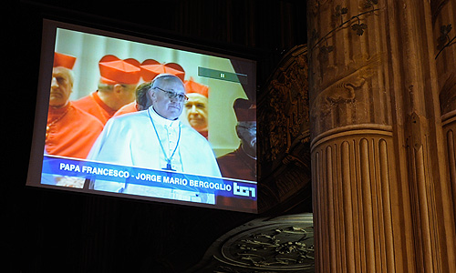Кардиналы-выборщики на конклаве в Ватикане уже на второй день выбрали нового папу римского. Для этого им понадобилось пять раундов голосования. Таким образом, эти выборы стали одними из самых быстрых за всю историю папства.