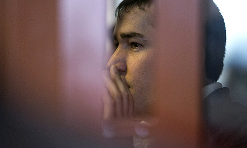 В зависимости от роли и степени участия обвиняемым инкриминировались преступления, предусмотренные ст.209 (бандитизм), ст.212 (организация и участие в массовых беспорядках) и ст.119 УК РФ (угроза убийством). Вячеславу Лебедеву, проживавшему в поселке по фальшивому паспорту, также было предъявлено обвинение по ст.327 УК РФ (подделка документов). Все обвиняемые признаны виновными по части 1 либо по части 2 статьи 212 УК РФ (организация и участие в массовых беспорядках). Реальные сроки лишения свободы получили шестеро обвиняемых.