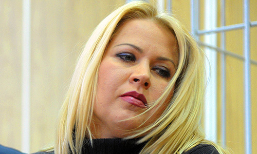 Согласно решению суда, Васильева будет находиться под домашним арестом до 23 мая, ей по-прежнему запрещено общаться со свидетелями и обвиняемыми по делу, общаться со СМИ, слать письма. Суд разрешил обвиняемой гулять по одному часу в день при обязательном уведомлении следователя.